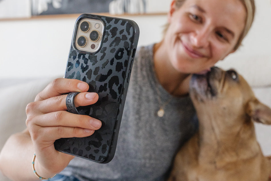 Person holding a Loopy phone case
